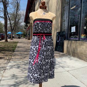 New With Tags Harold's Paisley Print Dress